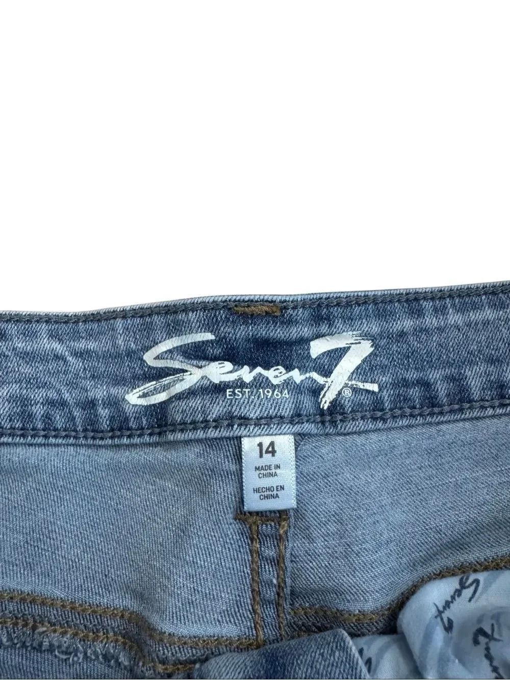 Seven7 Women's 'Weekend Short' Light Weight Jean Shorts with Stretch Size 14 - Picture 4 of 6